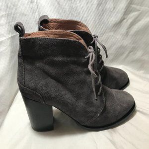 Seychelles Women's Gray Suede Lace-Up Ankel Shoe Boots Size 8